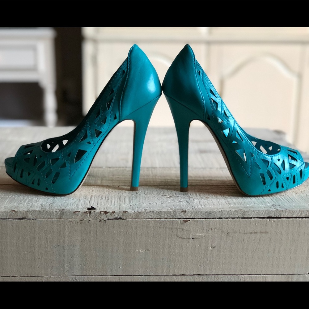 #BCBG Turquoise pumps